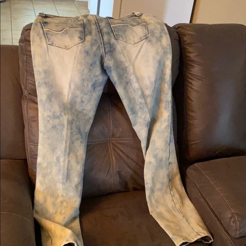 Two tone - Picture 2 of 2